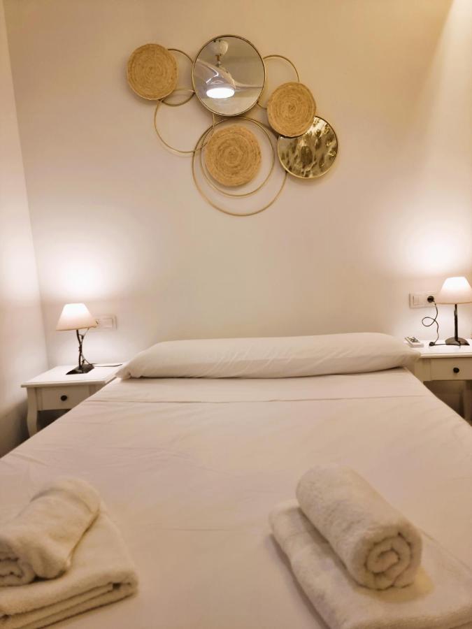 Claudia Tourist Apartment Alicante Bagian luar foto