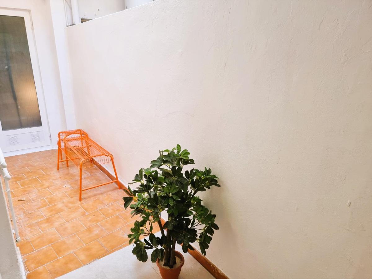 Claudia Tourist Apartment Alicante Bagian luar foto