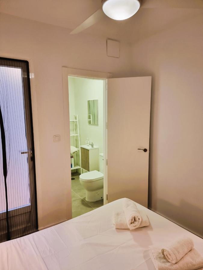 Claudia Tourist Apartment Alicante Bagian luar foto