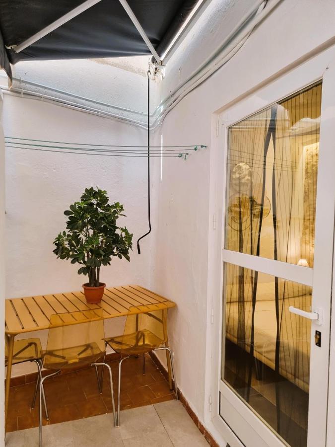 Claudia Tourist Apartment Alicante Bagian luar foto